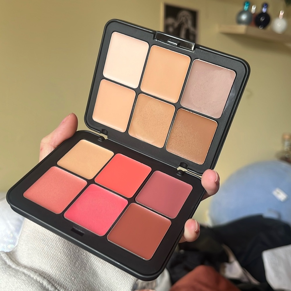 gently used HD SKIN face essentials palette makeup forever